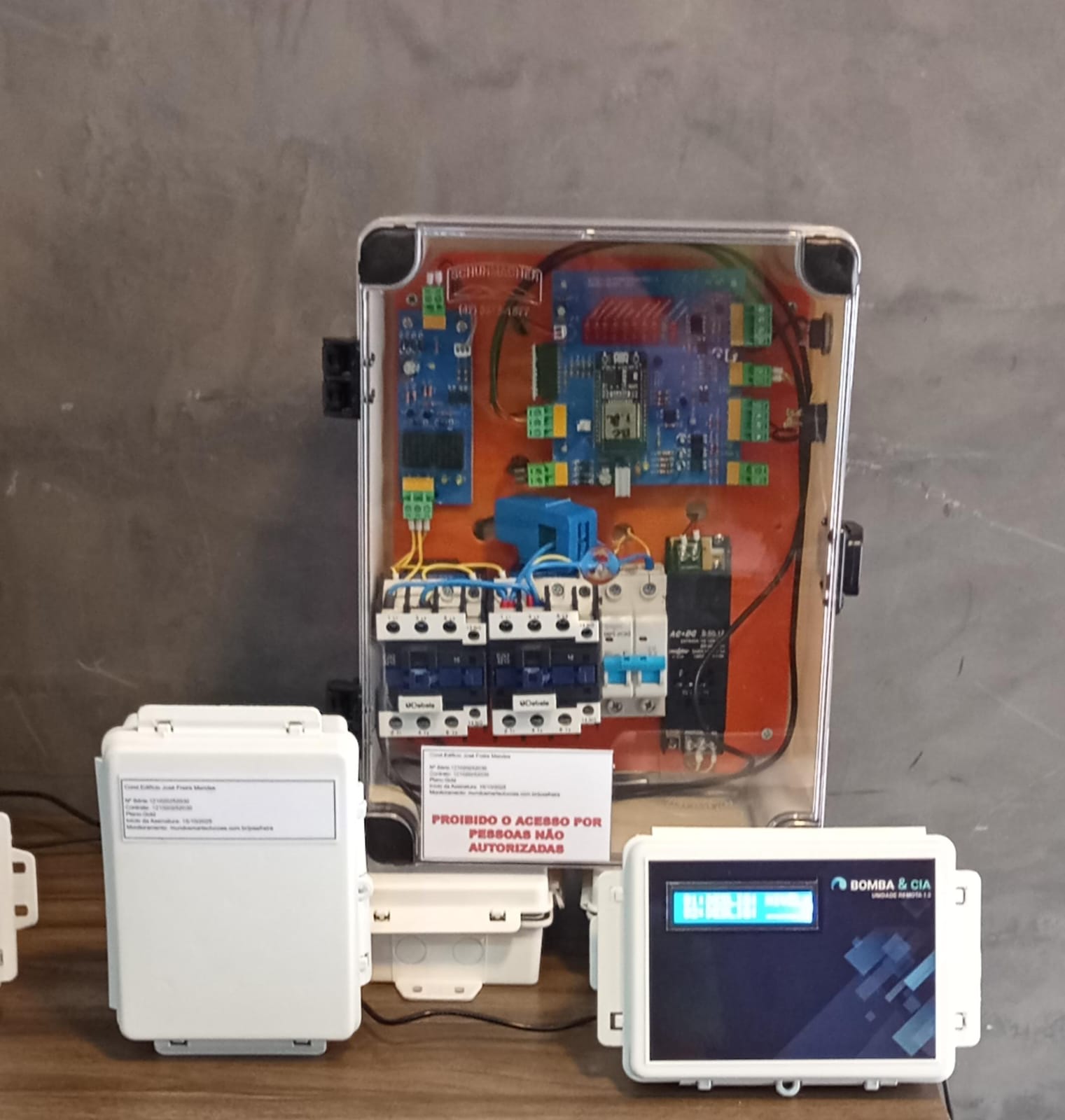 Quadro de controle inteligente para bombas — vista interna