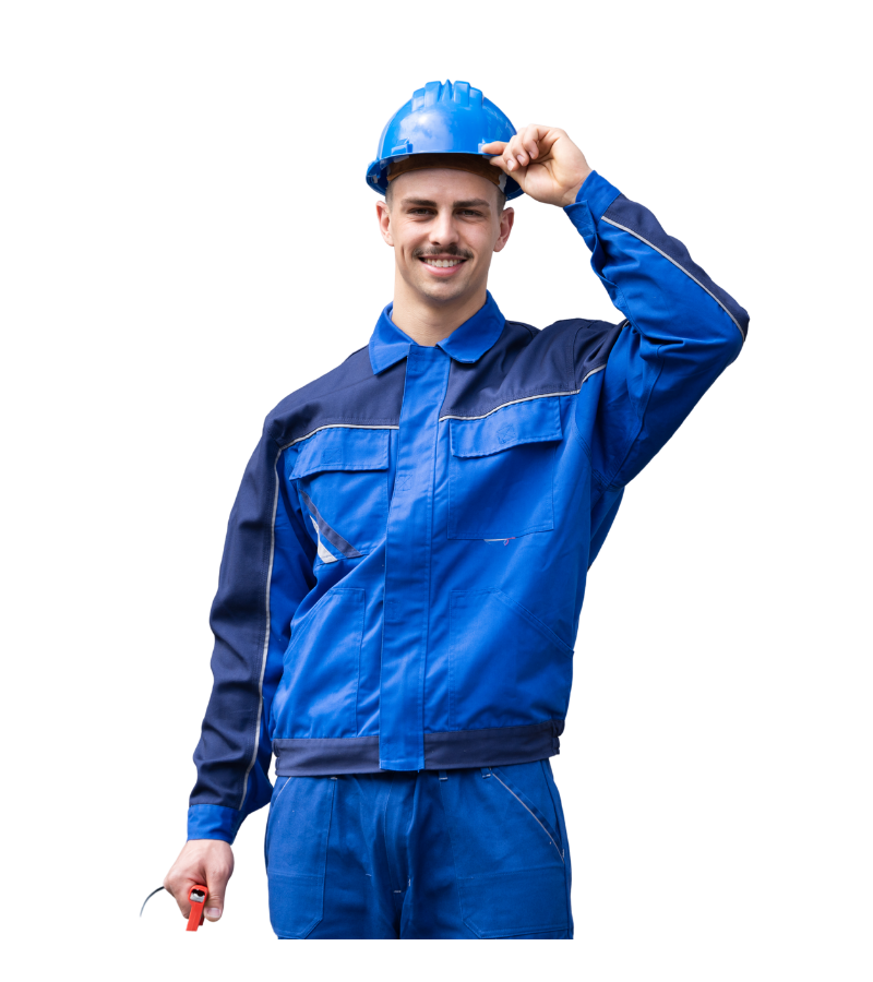 Técnico da Bomba & Cia em campo com capacete de segurança